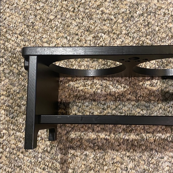 Black dog feeder with 2 metal bowls. Great for medium to large dogs - Picture 3 of 7